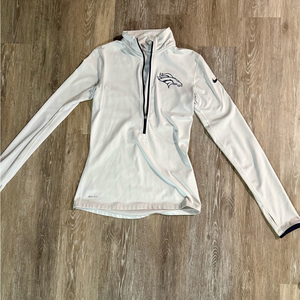 Women’s Small Nike Dri Fit Broncos Pullover